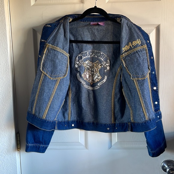 Harry Potter Hogwarts Denim Jacket Size Large 14-16 in excellent condition. - Picture 2 of 5